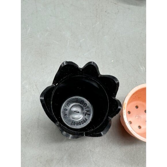 Vintage Royal Products USA Black & Pink Ceramic Salt & Pepper Shakers READ - Picture 2 of 9